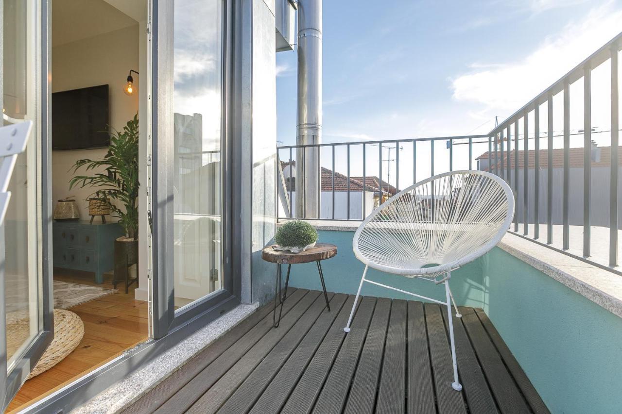 Lovelystay - Downtown Studio With Pool, Ac And Balcony Porto Exterior foto